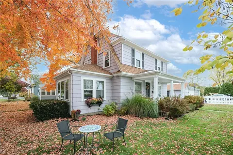 15 Burt St, Warwick, RI 02886