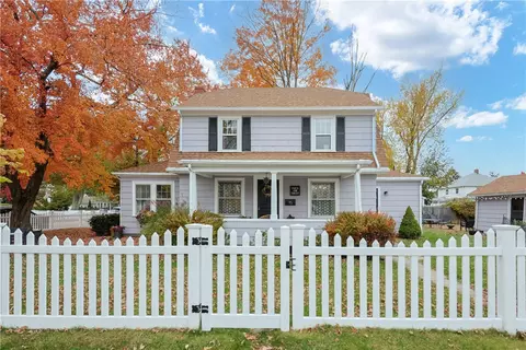 15 Burt St, Warwick, RI 02886 photo 2