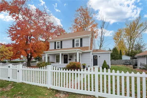 15 Burt St, Warwick, RI 02886 photo 4