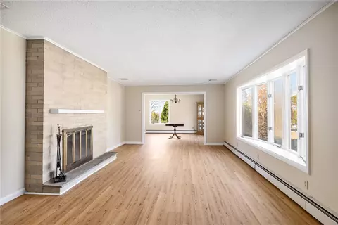 Living - 23 Hillview Dr, Westerly, RI 02891 photo 6 of 8