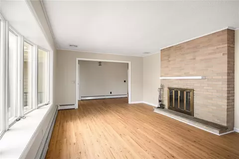 Living - 23 Hillview Dr, Westerly, RI 02891 photo 4 of 8