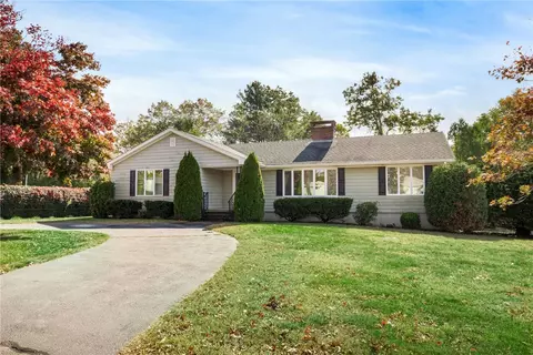 23 Hillview Dr, Westerly, RI 02891