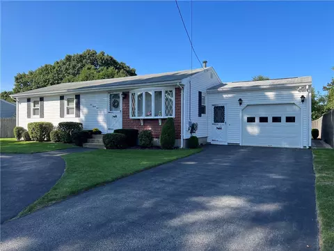 Exterior - 121 Lloyd Ave, Warwick, RI 02889 photo 3 of 11