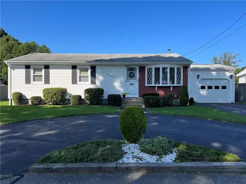 121 Lloyd Ave, Warwick, RI 02889