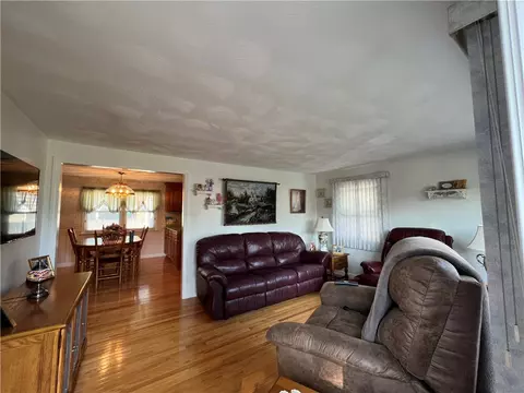 Living - 121 Lloyd Ave, Warwick, RI 02889 photo 1 of 2