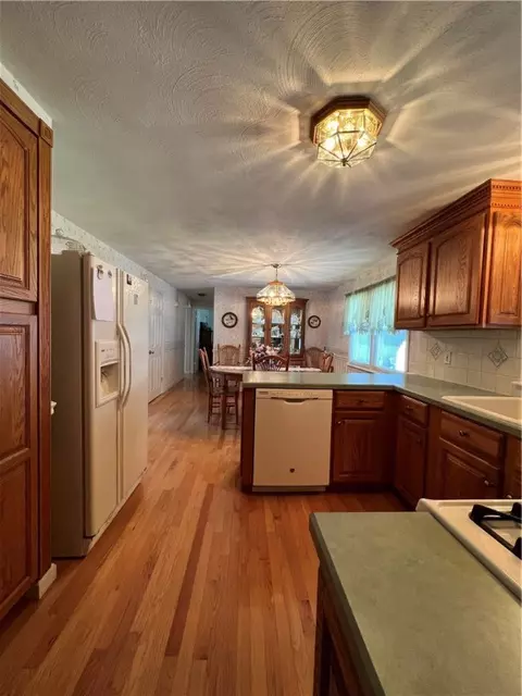 Kitchen - 121 Lloyd Ave, Warwick, RI 02889 photo 2 of 4