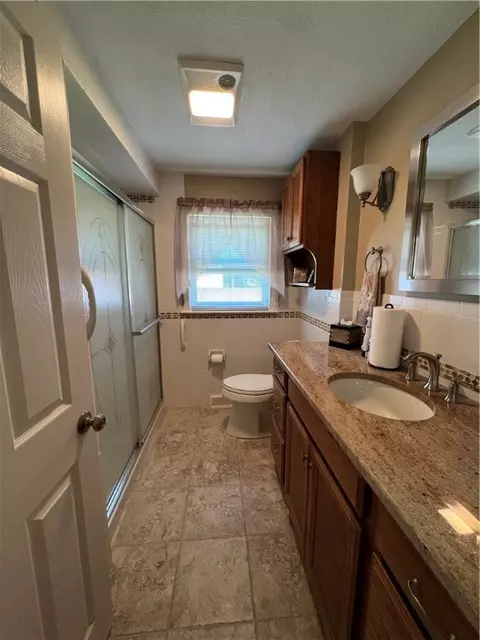 Bath - 121 Lloyd Ave, Warwick, RI 02889 photo 1 of 2