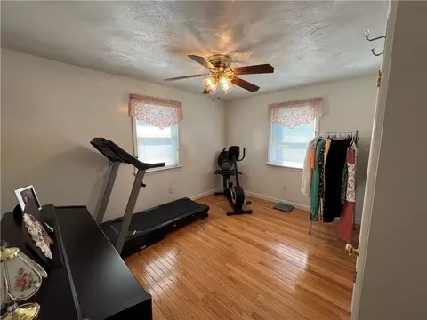 Bedroom - 121 Lloyd Ave, Warwick, RI 02889 photo 4 of 4