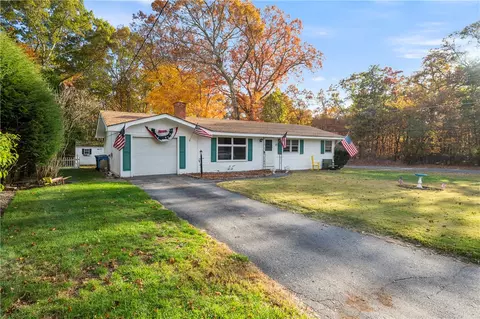 86 Forestdale Dr, Cumberland, RI 02864