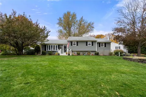20 Birchwood Dr, North Kingstown, RI 02852