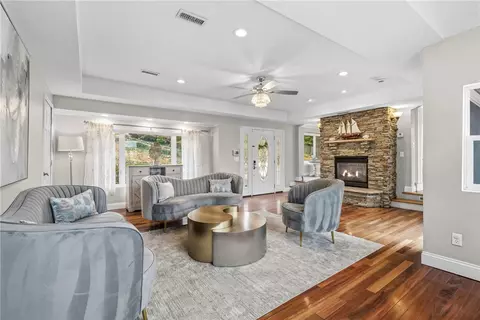 Living - 21 Crestwood Rd, Warwick, RI 02886 photo 1 of 3