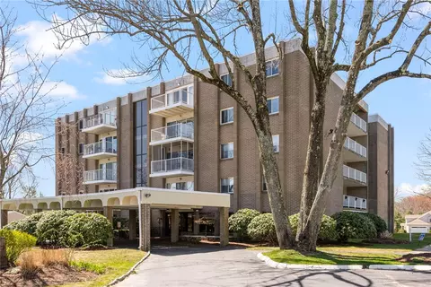 200 Hoffman Ave #505, Cranston, RI 02920