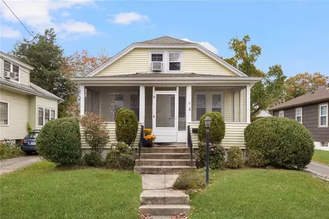 31 Longwood Ave, Warwick, RI 02888