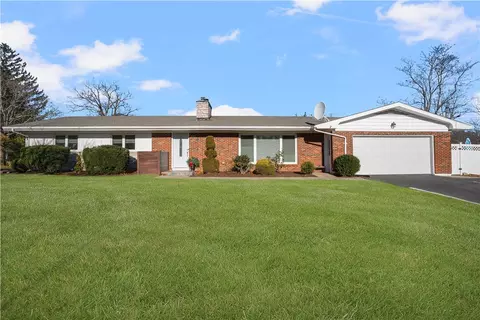 285 School St, Lincoln, RI 02865