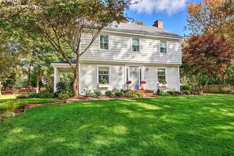 15 Lamson Rd, Barrington, RI 02806