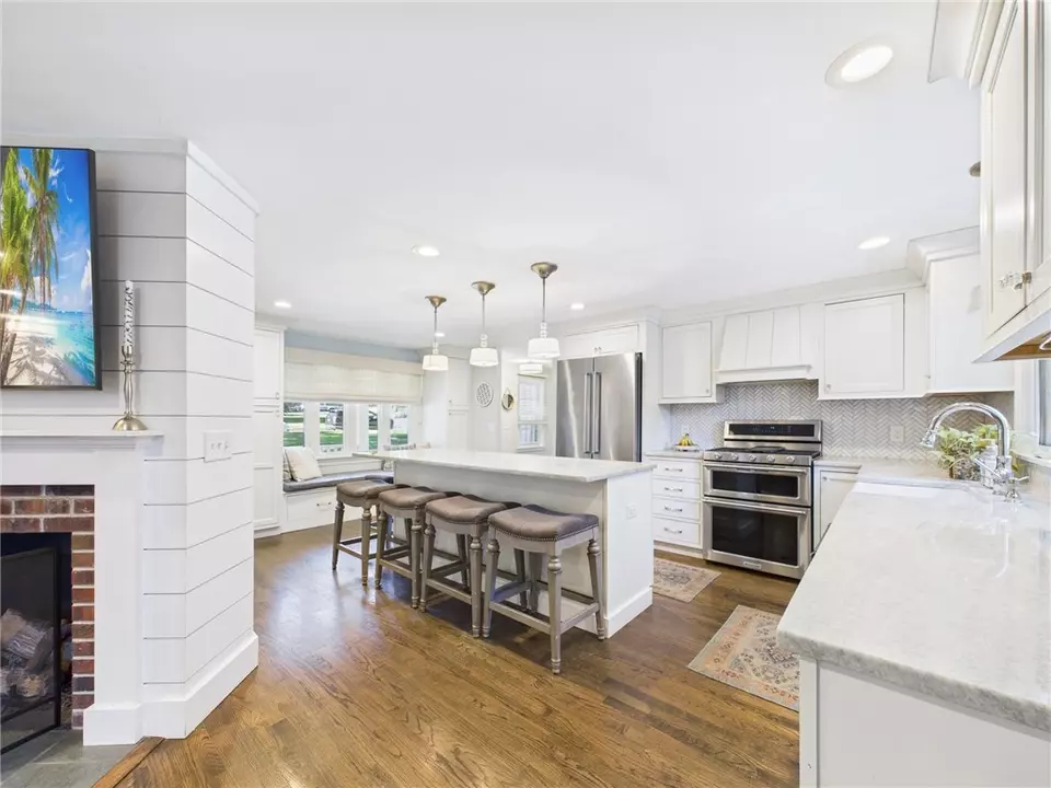 Kitchen - 75 Bow St, East Greenwich, RI 02818 photo 3 of 6