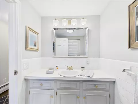 Bath - 75 Bow St, East Greenwich, RI 02818 photo 1 of 6