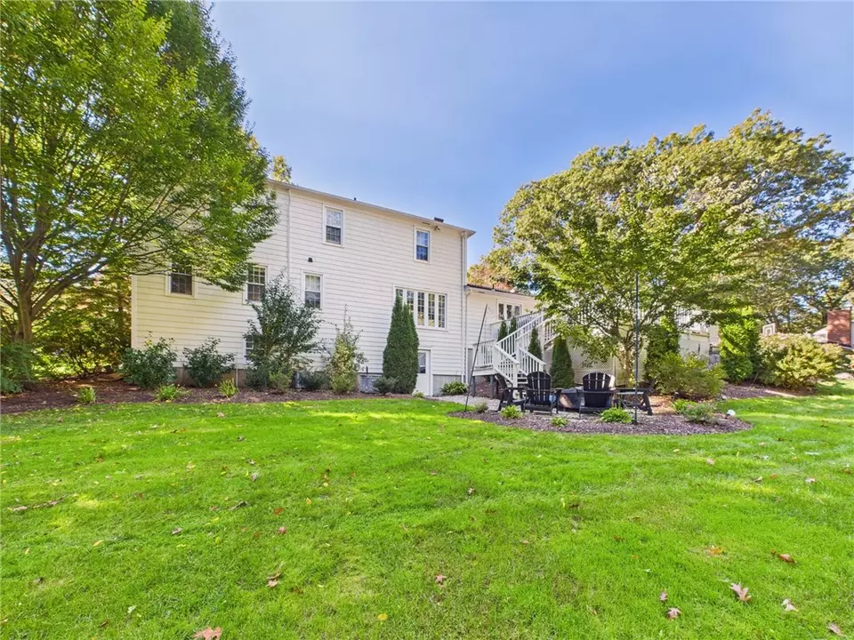 Exterior - 75 Bow St, East Greenwich, RI 02818 photo 4 of 4