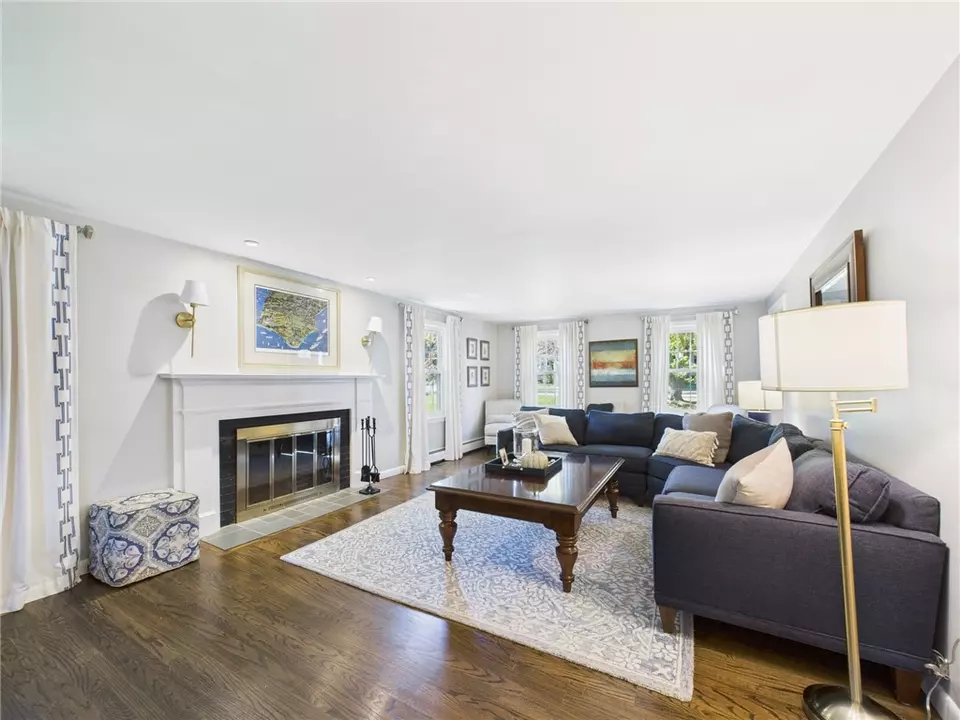 Living - 75 Bow St, East Greenwich, RI 02818 photo 8 of 9