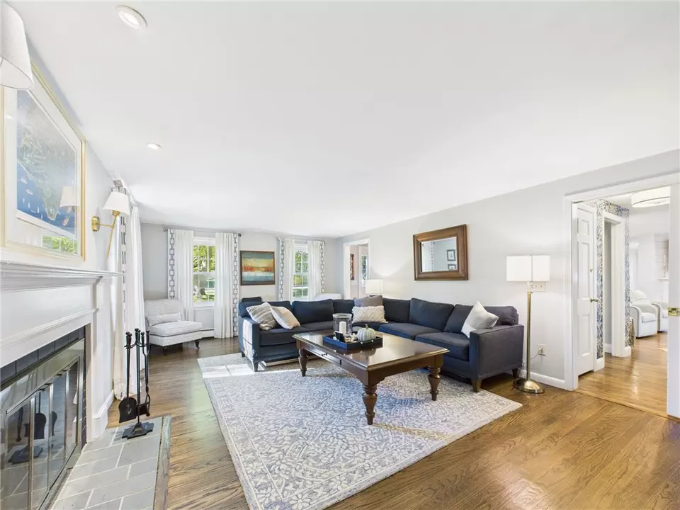 Living - 75 Bow St, East Greenwich, RI 02818 photo 6 of 9