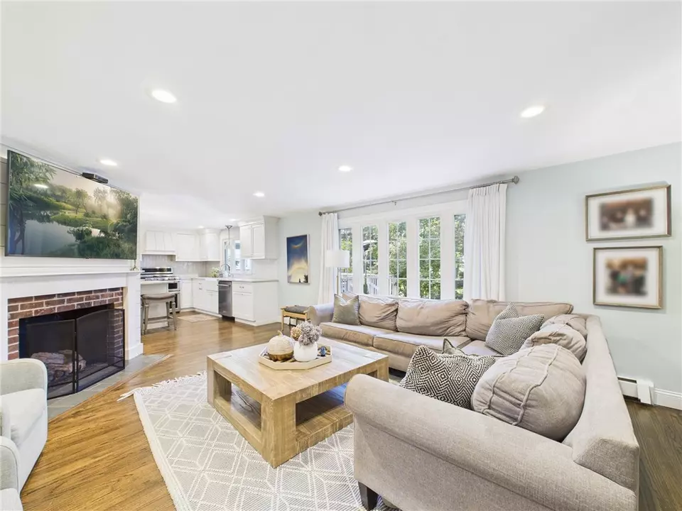 Living - 75 Bow St, East Greenwich, RI 02818 photo 4 of 9