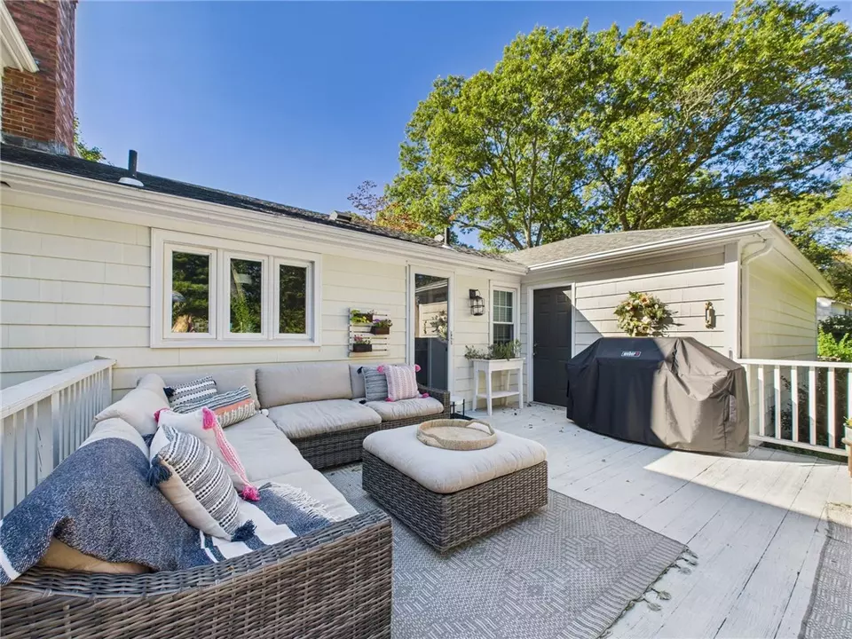 Exterior - 75 Bow St, East Greenwich, RI 02818 photo 2 of 4