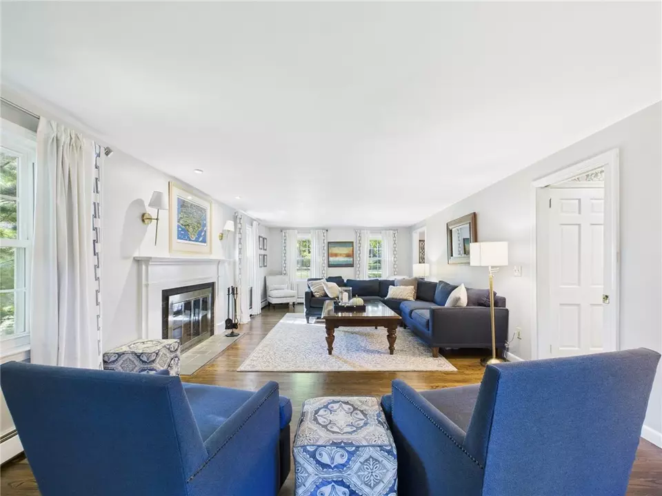 Living - 75 Bow St, East Greenwich, RI 02818 photo 7 of 9