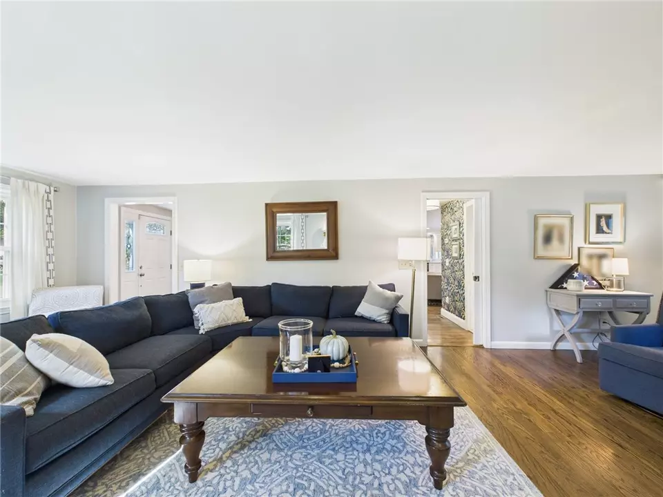 Living - 75 Bow St, East Greenwich, RI 02818 photo 5 of 9