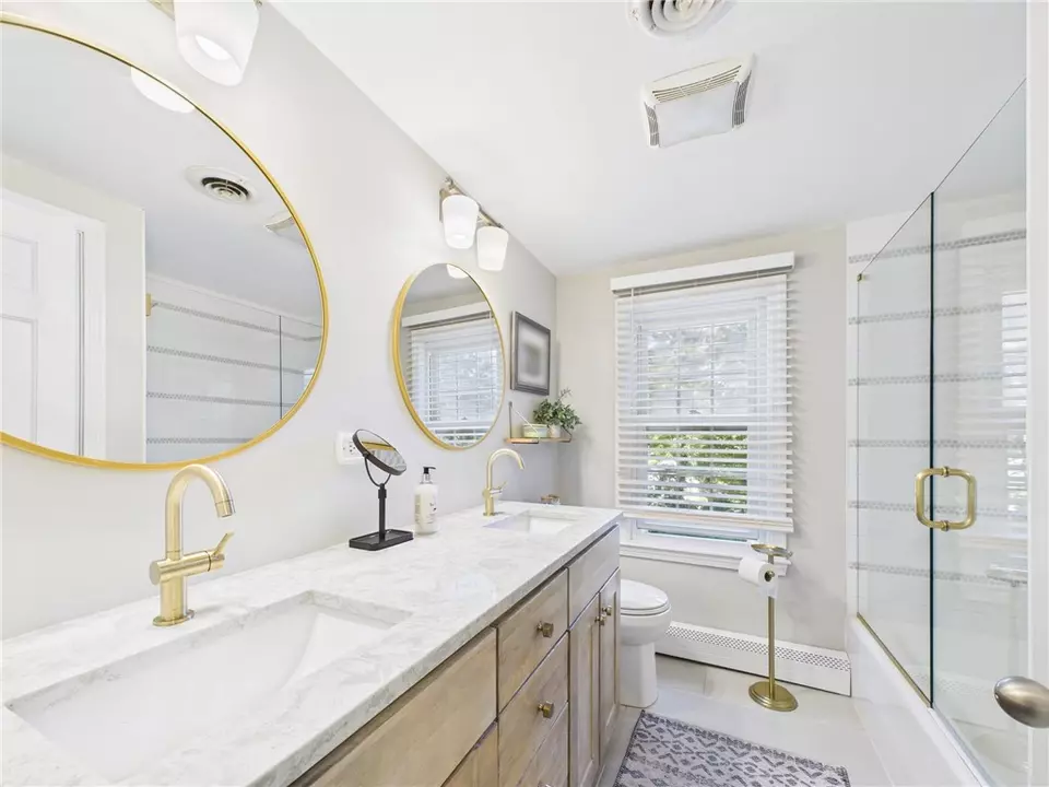 Bath - 75 Bow St, East Greenwich, RI 02818 photo 4 of 6