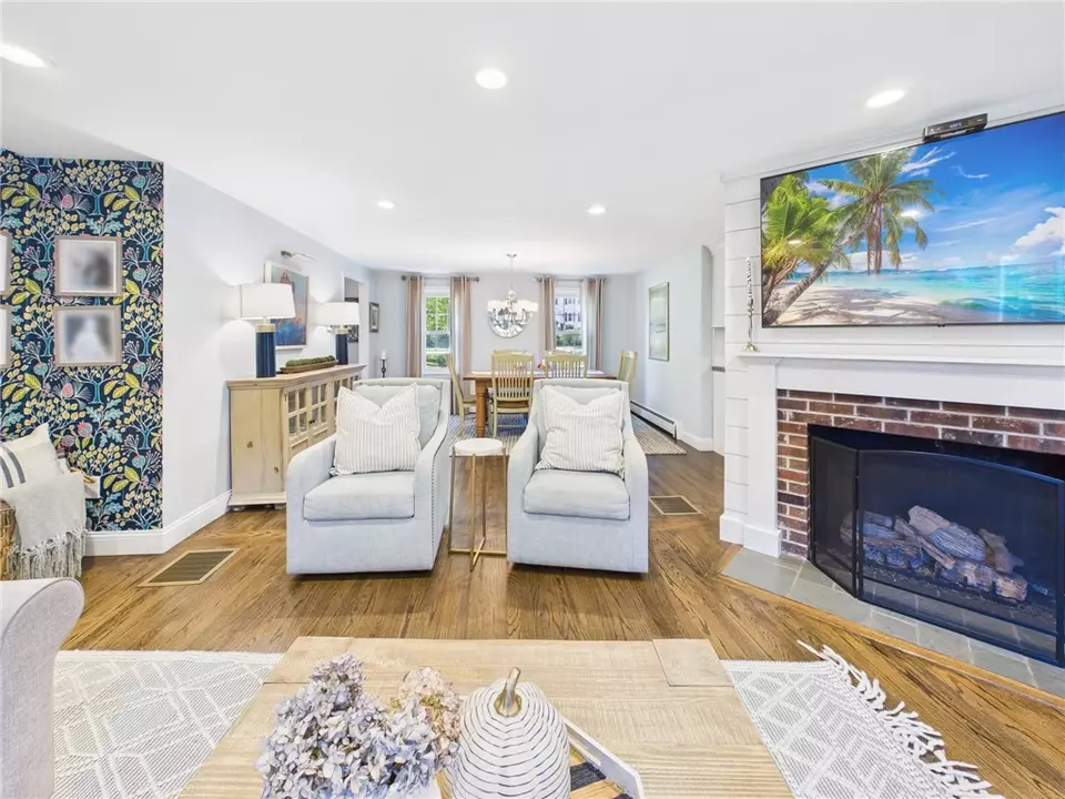 Living - 75 Bow St, East Greenwich, RI 02818 photo 3 of 9
