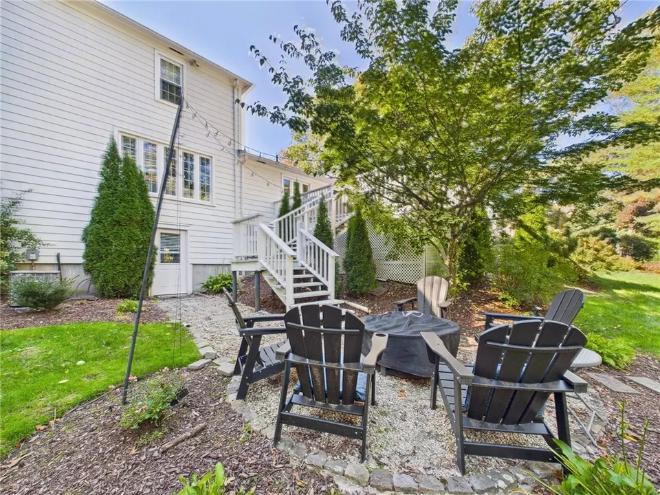 Exterior - 75 Bow St, East Greenwich, RI 02818 photo 3 of 4