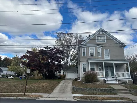 89 Auburn St, Cranston, RI 02910