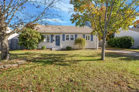 96 Glenbrook Rd, Warwick, RI 02889 photo 2