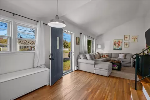 96 Glenbrook Rd, Warwick, RI 02889 photo 8