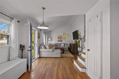 96 Glenbrook Rd, Warwick, RI 02889 photo 9
