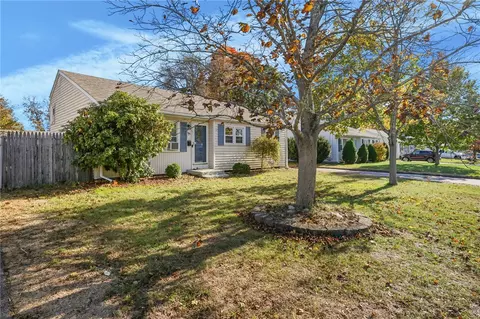 96 Glenbrook Rd, Warwick, RI 02889 photo 4