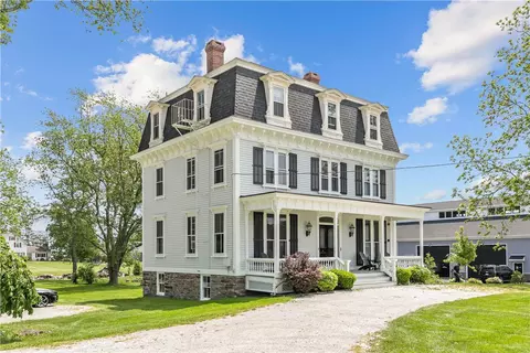 2951 E Main Rd #4, Portsmouth, RI 02871