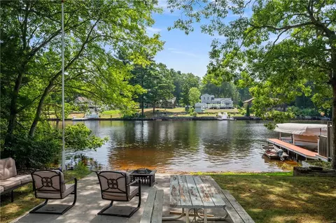 187 Lakehurst Dr, Coventry, RI 02816
