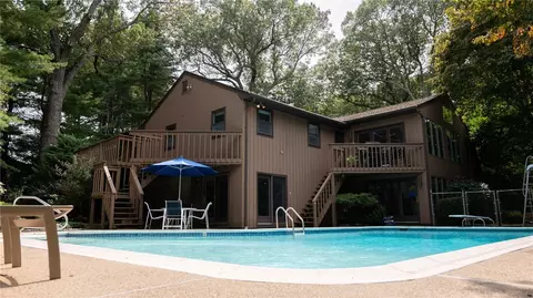 65 Huguenot Dr, East Greenwich, RI 02818