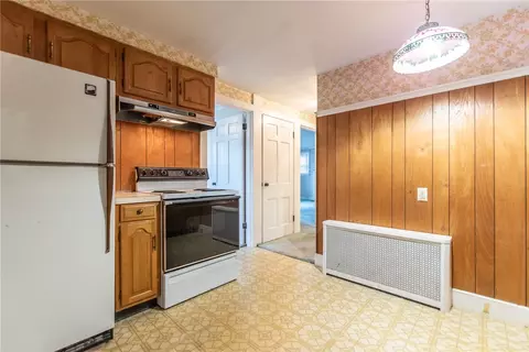 Kitchen - 67 Brewster Dr, Warwick, RI 02889 photo 3 of 3