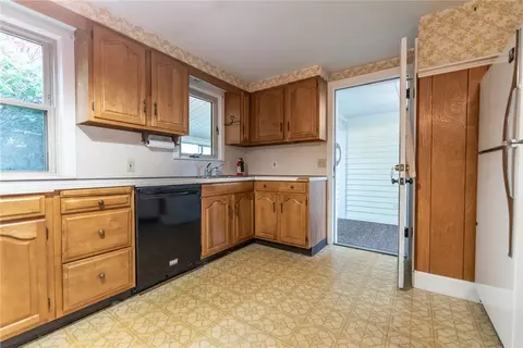 Kitchen - 67 Brewster Dr, Warwick, RI 02889 photo 2 of 3