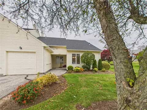 96 Nipmuc Trl #F, North Providence, RI 02904