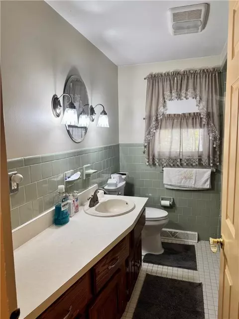 Bath - 2 Jambray Ave, Warwick, RI 02886 photo 1 of 2