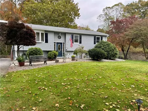 2 Jambray Ave, Warwick, RI 02886