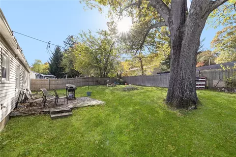 Exterior - 17 Larchmont Rd, Warwick, RI 02886 photo 3 of 6