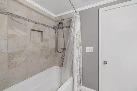 Bath - 17 Larchmont Rd, Warwick, RI 02886 photo 3 of 3