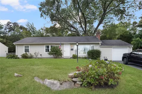 Exterior - 17 Larchmont Rd, Warwick, RI 02886 photo 2 of 6