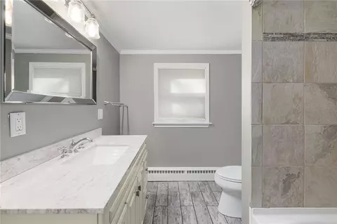 Bath - 17 Larchmont Rd, Warwick, RI 02886 photo 1 of 3