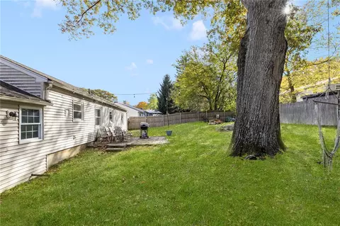 Exterior - 17 Larchmont Rd, Warwick, RI 02886 photo 4 of 6