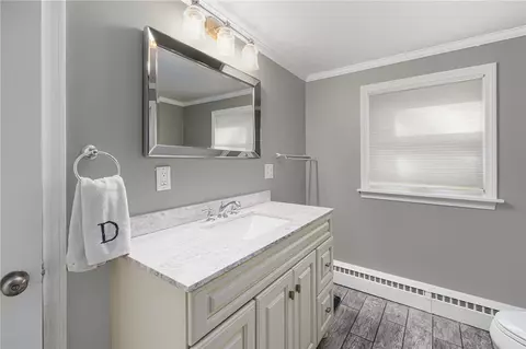 Bath - 17 Larchmont Rd, Warwick, RI 02886 photo 2 of 3